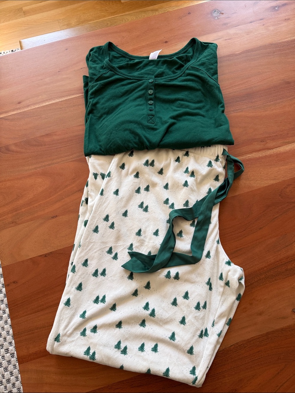 Women’s Green Tree-Print Pajama Set